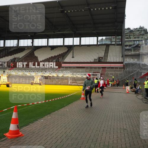 07.12.2025 - St. Pauli X-Mass-Run No. 15 Fabian Wolf http://msf.ph/oto/9423111 07.12.2025 11:57:23 Ziel 1327, 2811 meine-sportfotos.de