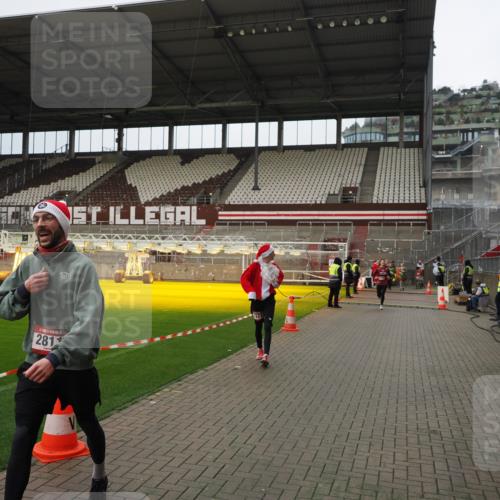 07.12.2025 - St. Pauli X-Mass-Run No. 15 Fabian Wolf http://msf.ph/oto/9423117 07.12.2025 11:57:27 Ziel 1327, 2811, 4125 meine-sportfotos.de