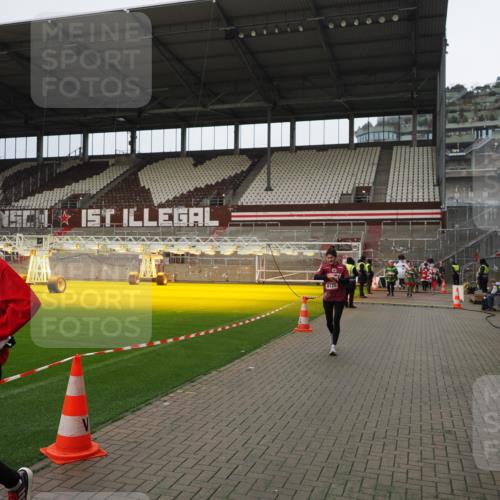 07.12.2025 - St. Pauli X-Mass-Run No. 15 Fabian Wolf http://msf.ph/oto/9423121 07.12.2025 11:57:31 Ziel 1327, 2811, 3444, 3452, 4125 meine-sportfotos.de
