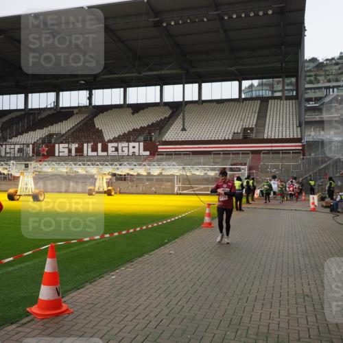 07.12.2025 - St. Pauli X-Mass-Run No. 15 Fabian Wolf http://msf.ph/oto/9423122 07.12.2025 11:57:31 Ziel 1327, 2811, 3444, 3452, 4125 meine-sportfotos.de