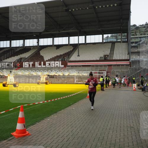 07.12.2025 - St. Pauli X-Mass-Run No. 15 Fabian Wolf http://msf.ph/oto/9423124 07.12.2025 11:57:31 Ziel 1327, 2811, 3444, 3452, 4125 meine-sportfotos.de