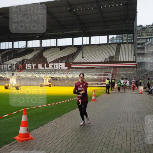 07.12.2025 - St. Pauli X-Mass-Run No. 15 Fabian Wolf http://msf.ph/oto/9423127 07.12.2025 11:57:33 Ziel 1327, 2228, 2811, 3444, 3452, 3993, 4125 meine-sportfotos.de