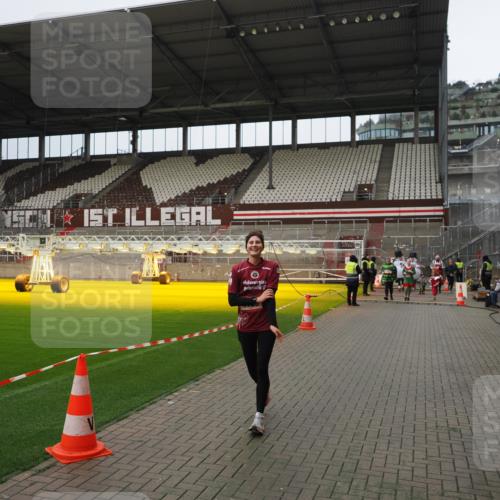 07.12.2025 - St. Pauli X-Mass-Run No. 15 Fabian Wolf http://msf.ph/oto/9423128 07.12.2025 11:57:33 Ziel 1327, 2228, 2811, 3444, 3452, 3993, 4125 meine-sportfotos.de