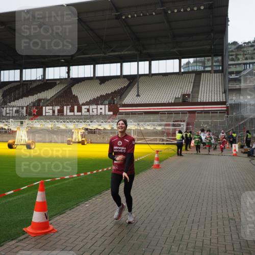 07.12.2025 - St. Pauli X-Mass-Run No. 15 Fabian Wolf http://msf.ph/oto/9423129 07.12.2025 11:57:33 Ziel 1327, 2228, 2811, 3444, 3452, 3993, 4125 meine-sportfotos.de