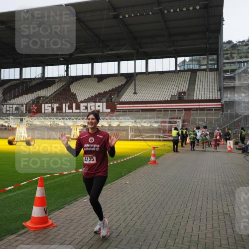 07.12.2025 - St. Pauli X-Mass-Run No. 15 Fabian Wolf http://msf.ph/oto/9423131 07.12.2025 11:57:33 Ziel 1327, 2228, 2811, 3444, 3452, 3993, 4125 meine-sportfotos.de