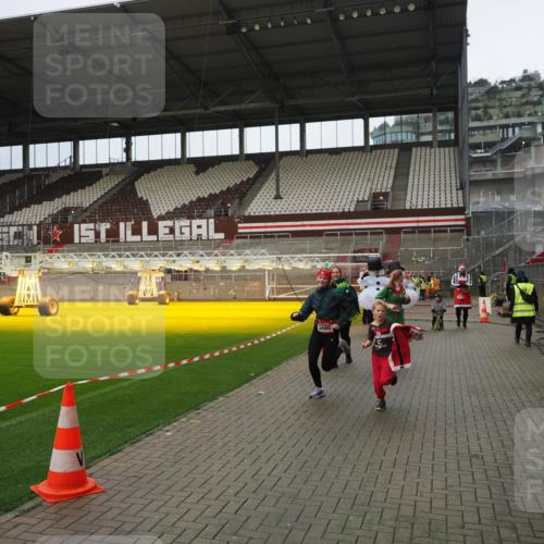 07.12.2025 - St. Pauli X-Mass-Run No. 15 Fabian Wolf http://msf.ph/oto/9423135 07.12.2025 11:57:39 Ziel 1327, 2228, 3444, 3452, 3480, 3847, 3852, 3993, 4125 meine-sportfotos.de