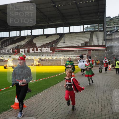 07.12.2025 - St. Pauli X-Mass-Run No. 15 Fabian Wolf http://msf.ph/oto/9423140 07.12.2025 11:57:40 Ziel 2228, 3444, 3452, 3480, 3847, 3852, 3993, 4125 meine-sportfotos.de