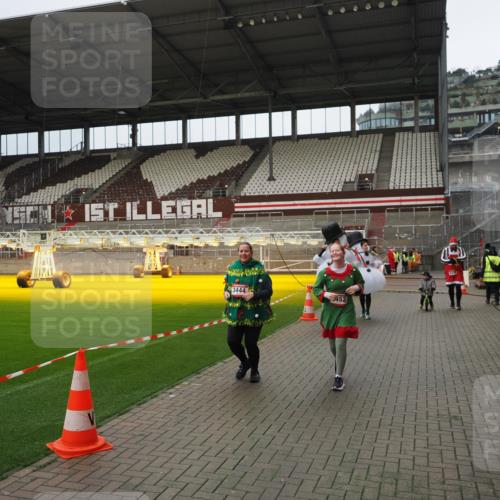 07.12.2025 - St. Pauli X-Mass-Run No. 15 Fabian Wolf http://msf.ph/oto/9423145 07.12.2025 11:57:41 Ziel 2228, 3444, 3452, 3480, 3847, 3852, 3993, 4125 meine-sportfotos.de