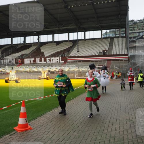 07.12.2025 - St. Pauli X-Mass-Run No. 15 Fabian Wolf http://msf.ph/oto/9423147 07.12.2025 11:57:41 Ziel 2228, 3444, 3452, 3480, 3847, 3852, 3993, 4125 meine-sportfotos.de