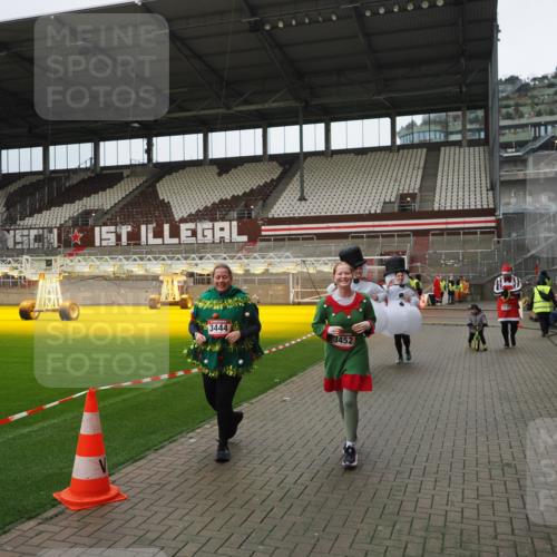 07.12.2025 - St. Pauli X-Mass-Run No. 15 Fabian Wolf http://msf.ph/oto/9423148 07.12.2025 11:57:41 Ziel 2228, 3444, 3452, 3480, 3847, 3852, 3993, 4125 meine-sportfotos.de