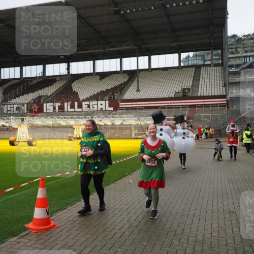 07.12.2025 - St. Pauli X-Mass-Run No. 15 Fabian Wolf http://msf.ph/oto/9423149 07.12.2025 11:57:41 Ziel 2228, 3444, 3452, 3480, 3847, 3852, 3993, 4125 meine-sportfotos.de