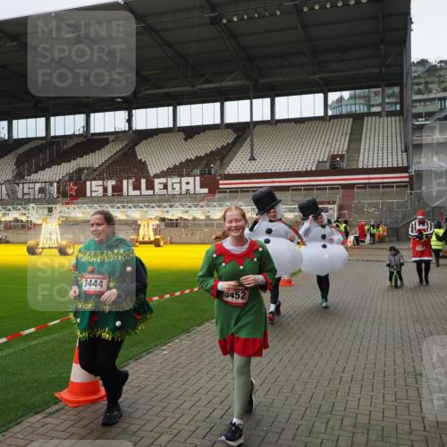 07.12.2025 - St. Pauli X-Mass-Run No. 15 Fabian Wolf http://msf.ph/oto/9423152 07.12.2025 11:57:42 Ziel 2228, 3444, 3452, 3480, 3847, 3852, 3993, 4125 meine-sportfotos.de