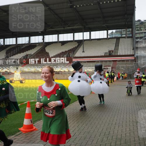07.12.2025 - St. Pauli X-Mass-Run No. 15 Fabian Wolf http://msf.ph/oto/9423155 07.12.2025 11:57:43 Ziel 2228, 3444, 3452, 3480, 3847, 3852, 3993, 4125 meine-sportfotos.de