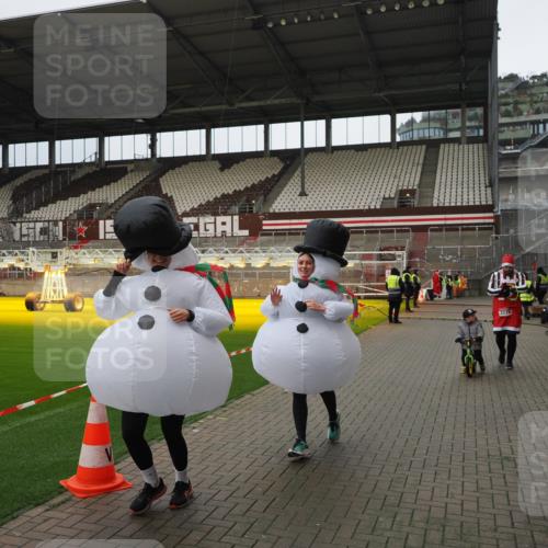 07.12.2025 - St. Pauli X-Mass-Run No. 15 Fabian Wolf http://msf.ph/oto/9423159 07.12.2025 11:57:44 Ziel 2228, 3444, 3452, 3480, 3847, 3852, 3993, 4125 meine-sportfotos.de