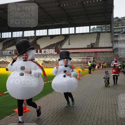 07.12.2025 - St. Pauli X-Mass-Run No. 15 Fabian Wolf http://msf.ph/oto/9423160 07.12.2025 11:57:44 Ziel 2228, 3444, 3452, 3480, 3847, 3852, 3993, 4125 meine-sportfotos.de