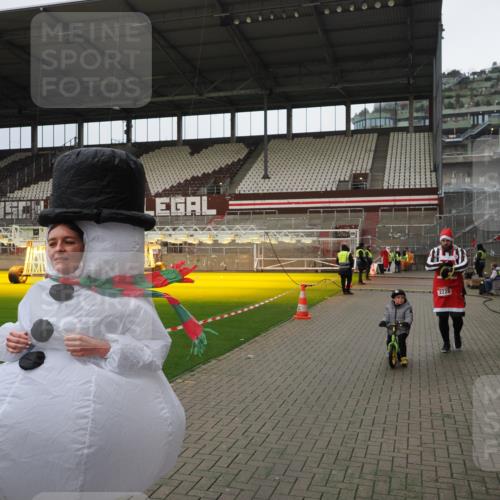 07.12.2025 - St. Pauli X-Mass-Run No. 15 Fabian Wolf http://msf.ph/oto/9423165 07.12.2025 11:57:45 Ziel 2228, 3444, 3452, 3480, 3847, 3852, 3993, 4125 meine-sportfotos.de