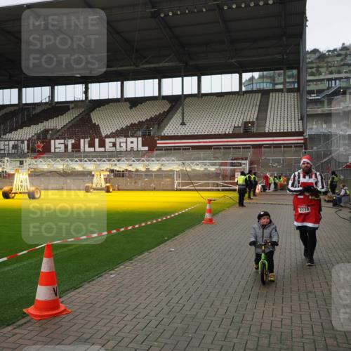 07.12.2025 - St. Pauli X-Mass-Run No. 15 Fabian Wolf http://msf.ph/oto/9423168 07.12.2025 11:57:46 Ziel 2228, 3444, 3452, 3480, 3847, 3852, 3993 meine-sportfotos.de