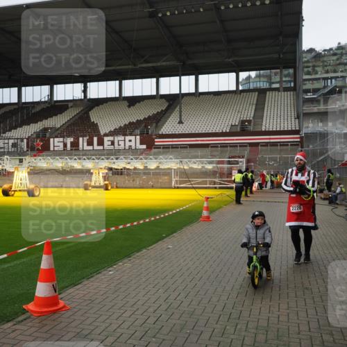 07.12.2025 - St. Pauli X-Mass-Run No. 15 Fabian Wolf http://msf.ph/oto/9423169 07.12.2025 11:57:46 Ziel 2228, 3444, 3452, 3480, 3847, 3852, 3993 meine-sportfotos.de