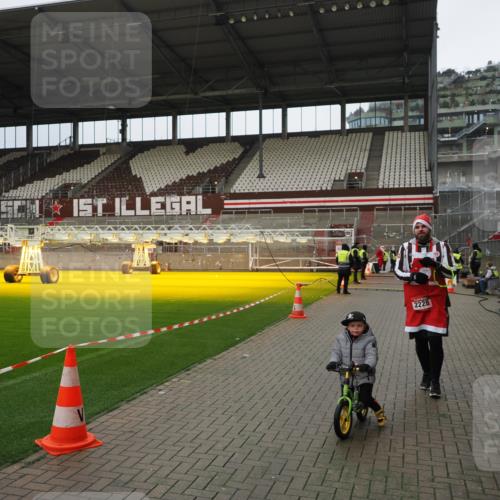 07.12.2025 - St. Pauli X-Mass-Run No. 15 Fabian Wolf http://msf.ph/oto/9423171 07.12.2025 11:57:47 Ziel 2228, 3444, 3452, 3480, 3847, 3852, 3993 meine-sportfotos.de