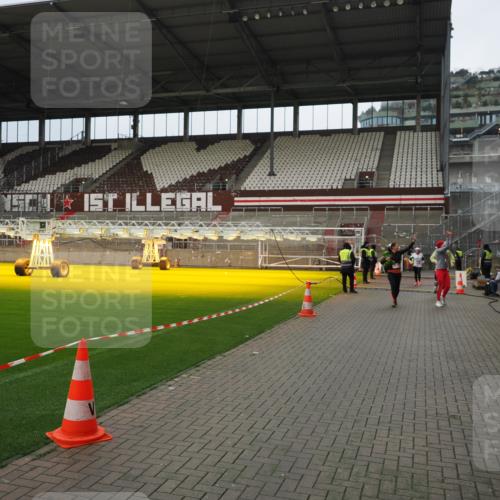 07.12.2025 - St. Pauli X-Mass-Run No. 15 Fabian Wolf http://msf.ph/oto/9423180 07.12.2025 11:58:00 Ziel 3801, 3817, 4218, 4240 meine-sportfotos.de