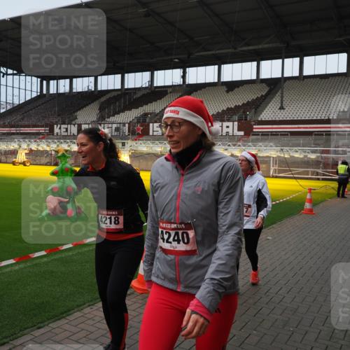 07.12.2025 - St. Pauli X-Mass-Run No. 15 Fabian Wolf http://msf.ph/oto/9423194 07.12.2025 11:58:11 Ziel 3801, 3817, 4218, 4240 meine-sportfotos.de