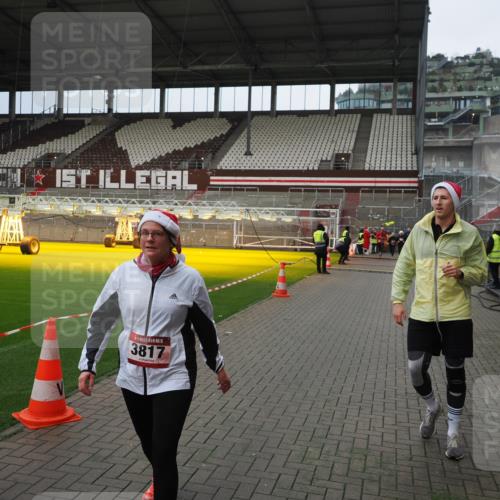 07.12.2025 - St. Pauli X-Mass-Run No. 15 Fabian Wolf http://msf.ph/oto/9423199 07.12.2025 11:58:12 Ziel 3801, 3817, 4218, 4240 meine-sportfotos.de