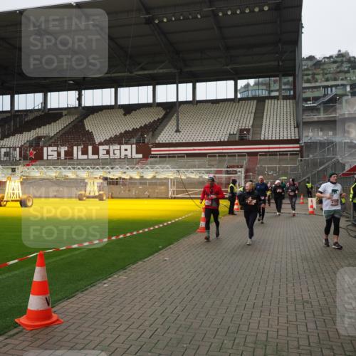 07.12.2025 - St. Pauli X-Mass-Run No. 15 Fabian Wolf http://msf.ph/oto/9423207 07.12.2025 11:58:19 Ziel 1151, 1909, 1914, 3457, 3661, 3817, 4721 meine-sportfotos.de