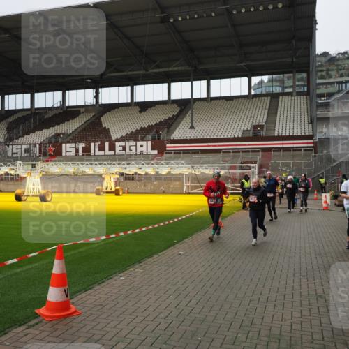 07.12.2025 - St. Pauli X-Mass-Run No. 15 Fabian Wolf http://msf.ph/oto/9423209 07.12.2025 11:58:20 Ziel 1151, 1909, 1914, 3150, 3457, 3661, 3817, 4057, 4721 meine-sportfotos.de
