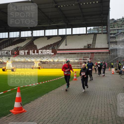 07.12.2025 - St. Pauli X-Mass-Run No. 15 Fabian Wolf http://msf.ph/oto/9423213 07.12.2025 11:58:21 Ziel 1151, 1909, 1914, 3150, 3457, 3661, 4057, 4721 meine-sportfotos.de