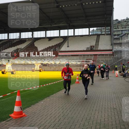 07.12.2025 - St. Pauli X-Mass-Run No. 15 Fabian Wolf http://msf.ph/oto/9423214 07.12.2025 11:58:21 Ziel 1151, 1909, 1914, 3150, 3457, 3661, 4057, 4721 meine-sportfotos.de