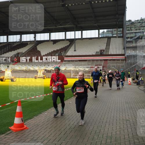 07.12.2025 - St. Pauli X-Mass-Run No. 15 Fabian Wolf http://msf.ph/oto/9423216 07.12.2025 11:58:22 Ziel 1151, 1909, 1914, 3150, 3457, 3661, 4057, 4721 meine-sportfotos.de