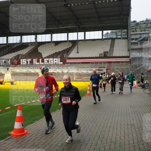 07.12.2025 - St. Pauli X-Mass-Run No. 15 Fabian Wolf http://msf.ph/oto/9423218 07.12.2025 11:58:22 Ziel 1151, 1909, 1914, 3150, 3457, 3661, 4057, 4721 meine-sportfotos.de