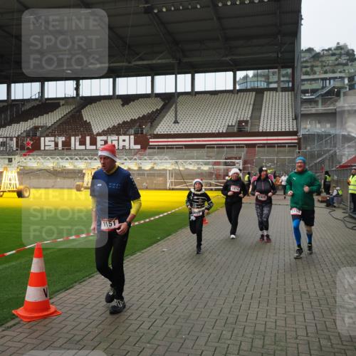 07.12.2025 - St. Pauli X-Mass-Run No. 15 Fabian Wolf http://msf.ph/oto/9423226 07.12.2025 11:58:24 Ziel 1151, 1909, 1914, 3150, 3457, 3661, 4057, 4721 meine-sportfotos.de