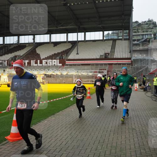 07.12.2025 - St. Pauli X-Mass-Run No. 15 Fabian Wolf http://msf.ph/oto/9423228 07.12.2025 11:58:25 Ziel 163, 1151, 1909, 1914, 3150, 3457, 3661, 4057, 4721 meine-sportfotos.de