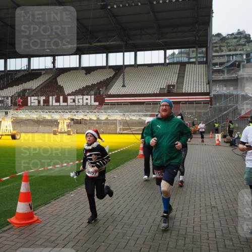 07.12.2025 - St. Pauli X-Mass-Run No. 15 Fabian Wolf http://msf.ph/oto/9423231 07.12.2025 11:58:25 Ziel 163, 1151, 1909, 1914, 3150, 3457, 3661, 4057, 4721 meine-sportfotos.de