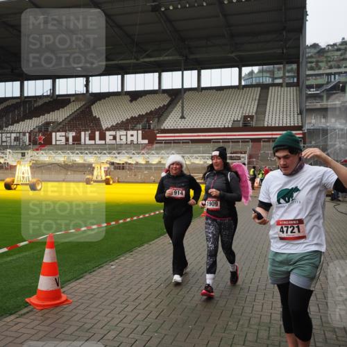 07.12.2025 - St. Pauli X-Mass-Run No. 15 Fabian Wolf http://msf.ph/oto/9423236 07.12.2025 11:58:26 Ziel 163, 1151, 1909, 1914, 3150, 3457, 3661, 4057, 4721 meine-sportfotos.de