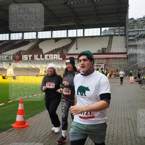 07.12.2025 - St. Pauli X-Mass-Run No. 15 Fabian Wolf http://msf.ph/oto/9423238 07.12.2025 11:58:27 Ziel 163, 1151, 1909, 1914, 3150, 3457, 3661, 4057, 4721 meine-sportfotos.de