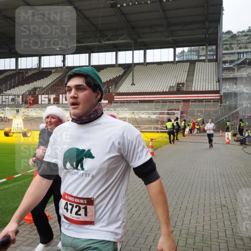 07.12.2025 - St. Pauli X-Mass-Run No. 15 Fabian Wolf http://msf.ph/oto/9423240 07.12.2025 11:58:27 Ziel 163, 1151, 1909, 1914, 3150, 3457, 3661, 4057, 4721 meine-sportfotos.de