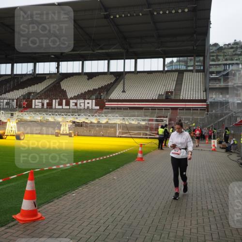 07.12.2025 - St. Pauli X-Mass-Run No. 15 Fabian Wolf http://msf.ph/oto/9423242 07.12.2025 11:58:34 Ziel 163, 1151, 1909, 1914, 3150, 3192, 3457, 3661, 4057, 4505, 4721 meine-sportfotos.de