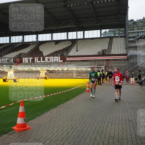 07.12.2025 - St. Pauli X-Mass-Run No. 15 Fabian Wolf http://msf.ph/oto/9423254 07.12.2025 11:58:40 Ziel 163, 409, 413, 415, 419, 589, 3150, 3192, 3533, 4057, 4312, 4505 meine-sportfotos.de