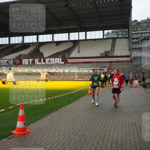 07.12.2025 - St. Pauli X-Mass-Run No. 15 Fabian Wolf http://msf.ph/oto/9423255 07.12.2025 11:58:41 Ziel 163, 409, 413, 415, 419, 589, 3192, 3533, 4312, 4505 meine-sportfotos.de