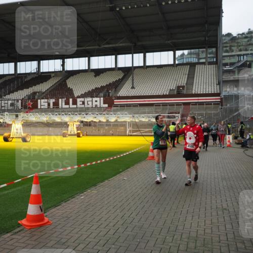 07.12.2025 - St. Pauli X-Mass-Run No. 15 Fabian Wolf http://msf.ph/oto/9423257 07.12.2025 11:58:42 Ziel 163, 409, 413, 415, 419, 589, 3192, 3533, 4312, 4505 meine-sportfotos.de