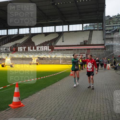 07.12.2025 - St. Pauli X-Mass-Run No. 15 Fabian Wolf http://msf.ph/oto/9423258 07.12.2025 11:58:42 Ziel 163, 409, 413, 415, 419, 589, 3192, 3533, 4312, 4505 meine-sportfotos.de