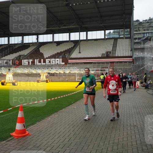 07.12.2025 - St. Pauli X-Mass-Run No. 15 Fabian Wolf http://msf.ph/oto/9423263 07.12.2025 11:58:43 Ziel 163, 409, 413, 415, 419, 589, 3192, 3533, 4312, 4505 meine-sportfotos.de
