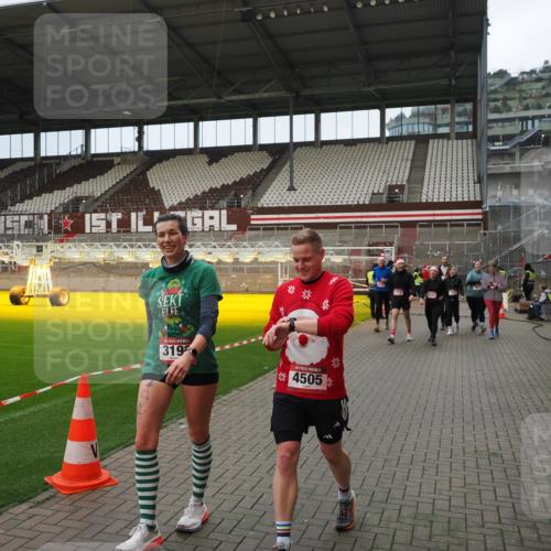 07.12.2025 - St. Pauli X-Mass-Run No. 15 Fabian Wolf http://msf.ph/oto/9423272 07.12.2025 11:58:45 Ziel 163, 409, 413, 415, 419, 589, 3192, 3533, 4312, 4505 meine-sportfotos.de