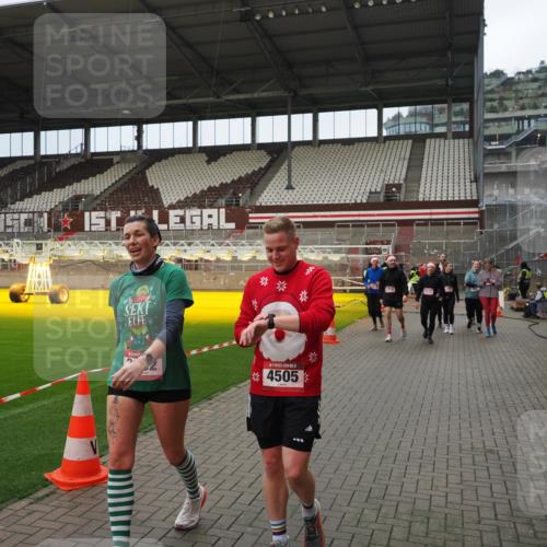07.12.2025 - St. Pauli X-Mass-Run No. 15 Fabian Wolf http://msf.ph/oto/9423273 07.12.2025 11:58:45 Ziel 163, 409, 413, 415, 419, 589, 3192, 3533, 4312, 4505 meine-sportfotos.de