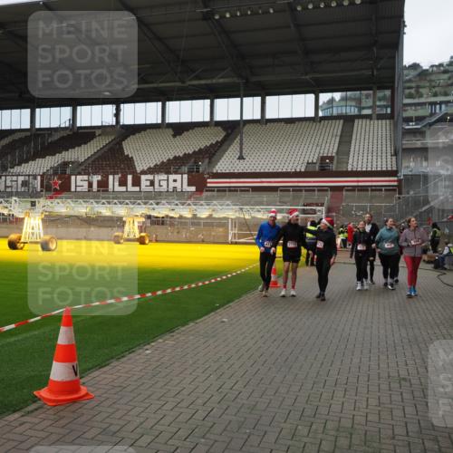 07.12.2025 - St. Pauli X-Mass-Run No. 15 Fabian Wolf http://msf.ph/oto/9423274 07.12.2025 11:58:47 Ziel 409, 413, 415, 419, 589, 3192, 3533, 4312, 4505 meine-sportfotos.de