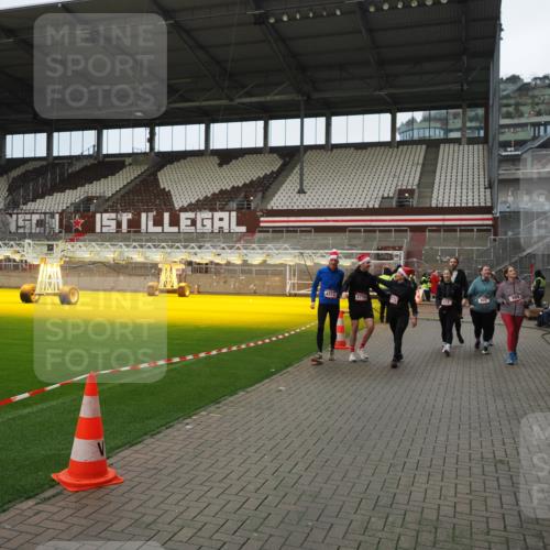 07.12.2025 - St. Pauli X-Mass-Run No. 15 Fabian Wolf http://msf.ph/oto/9423275 07.12.2025 11:58:47 Ziel 409, 413, 415, 419, 589, 3192, 3533, 4312, 4505 meine-sportfotos.de