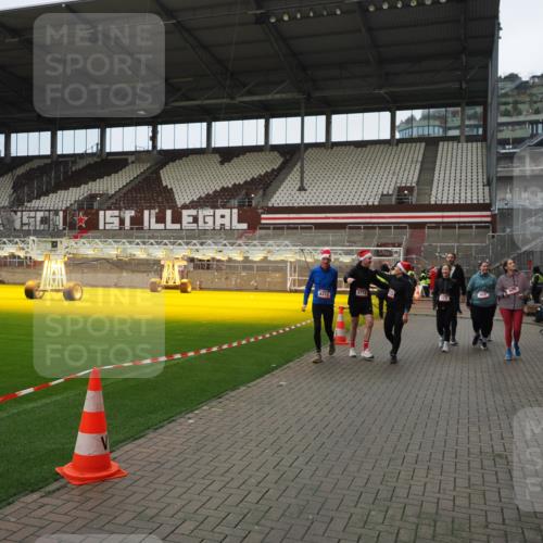 07.12.2025 - St. Pauli X-Mass-Run No. 15 Fabian Wolf http://msf.ph/oto/9423276 07.12.2025 11:58:47 Ziel 409, 413, 415, 419, 589, 3192, 3533, 4312, 4505 meine-sportfotos.de