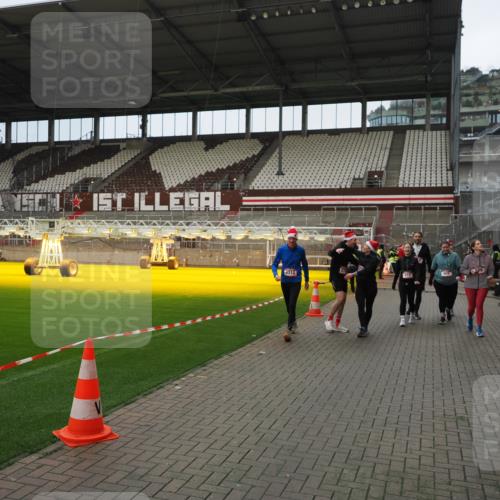 07.12.2025 - St. Pauli X-Mass-Run No. 15 Fabian Wolf http://msf.ph/oto/9423278 07.12.2025 11:58:48 Ziel 409, 413, 415, 419, 589, 3192, 3533, 4312, 4505 meine-sportfotos.de